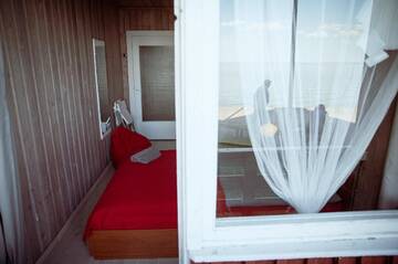 Фото номера Четырехместный номер с видом на море Гостевой дом Hostel El Nido г. Нида 4
